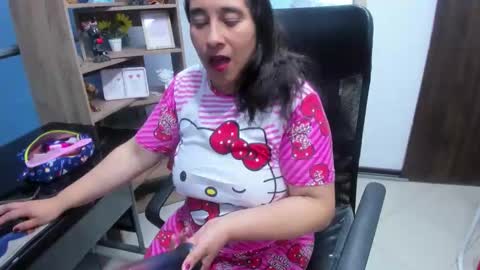 Snapshot of leilasmith_ chatting on 05-12-26, 11:51 Leila online show from 05-12-26, 11:51