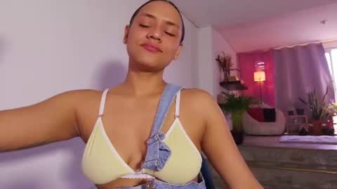 Snapshot of leja_ chatting on 06-22-26, 05:32 Leja online show from 06-22-26, 05:32