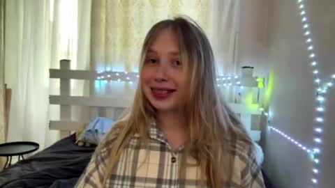 Snapshot of lekishahovermale chatting on 05-30-26, 09:39 Chrissy online show from 05-30-26, 09:39