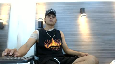lelehott01 online show from 06-25-26, 02:44