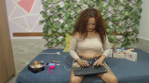 lena_lawson online show from 02-05-25, 05:09