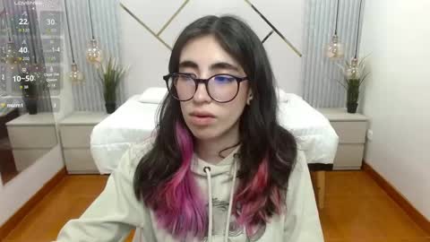 Snapshot of lena_roses chatting on 09-20-25, 08:43 Lena online show from 09-20-25, 08:43