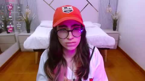 Snapshot of lena_roses chatting on 11-15-25, 01:18 Lena online show from 11-15-25, 01:18