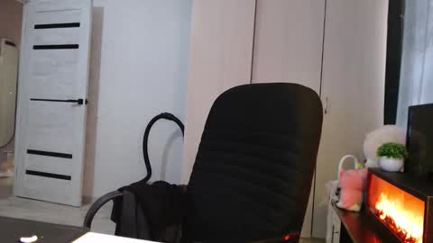 Snapshot of lenagordon chatting on 11-18-25, 07:46 lenagordon online show from 11-18-25, 07:46