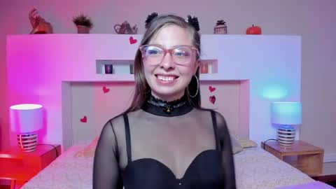 Snapshot of lenna_phillips chatting on 06-12-26, 11:31 Lenna online show from 06-12-26, 11:31