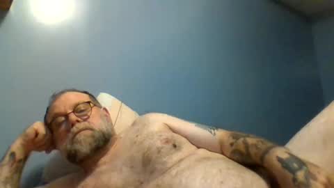 Snapshot of leo71313 chatting on 12-19-25, 02:40 leo71313 online show from 12-19-25, 02:40