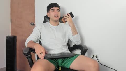 Leo Jones online show from 12-22-25, 04:26