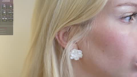 Snapshot of leo_lulu chatting on 12-19-24, 06:45 Ashly online show from 12-19-24, 06:45