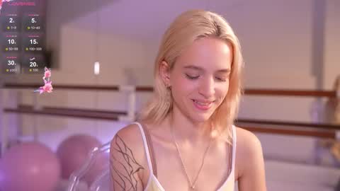 Snapshot of leo_lulu chatting on 10-10-25, 03:44 Ashly online show from 10-10-25, 03:44