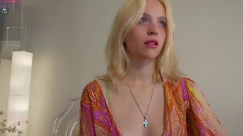 Snapshot of leo_lulu chatting on 10-11-25, 03:43 Ashly online show from 10-11-25, 03:43