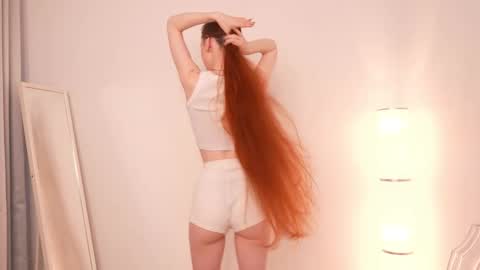 Snapshot of leo_lulu chatting on 10-12-25, 08:13 Ashly online show from 10-12-25, 08:13