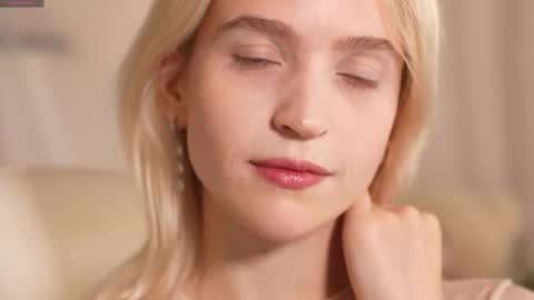 Snapshot of leo_lulu chatting on 11-28-25, 04:42 Ashly online show from 11-28-25, 04:42