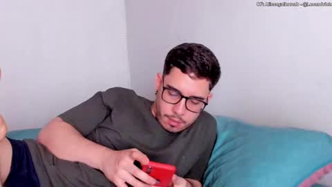 Snapshot of leoandviolet chatting on 10-03-25, 06:27 Carlos Alissa. Help us to reach 100 likes online show from 10-03-25, 06:27