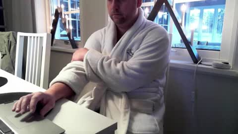 Snapshot of leofromsweden chatting on 12-16-25, 08:30 Leofromsweden online show from 12-16-25, 08:30