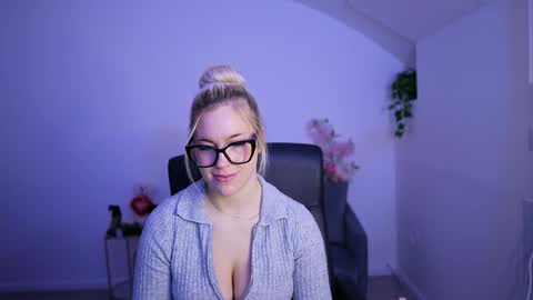 leokitty  online show from 03-19-26, 02:10