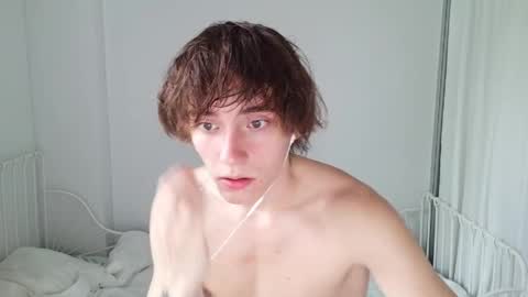 Snapshot of leon_heart666 chatting on 05-10-26, 10:42 Leon online show from 05-10-26, 10:42