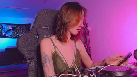 leona online show from 02-08-26, 03:15