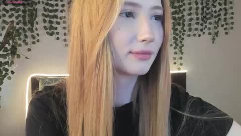 Leona online show from 05-13-26, 09:17