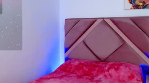 Snapshot of leonacutecam chatting on 11-25-25, 11:27 LUCY online show from 11-25-25, 11:27