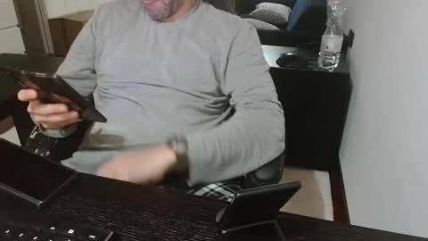 Snapshot of leone44 chatting on 05-06-26, 08:03 angel e sonia online show from 05-06-26, 08:03