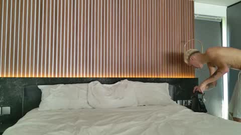 Snapshot of leonlure chatting on 09-12-25, 08:03 leonlure online show from 09-12-25, 08:03