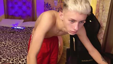 Snapshot of leonlure chatting on 10-10-25, 06:23 leonlure online show from 10-10-25, 06:23