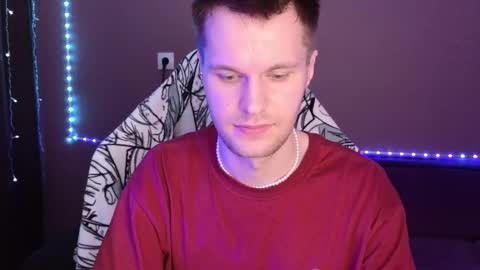 Snapshot of leonnextdoor chatting on 12-28-24, 03:15 Leon online show from 12-28-24, 03:15