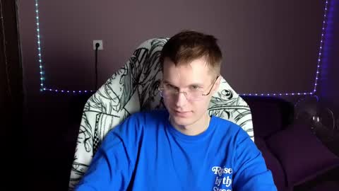 Snapshot of leonnextdoor chatting on 12-29-24, 06:35 Leon online show from 12-29-24, 06:35