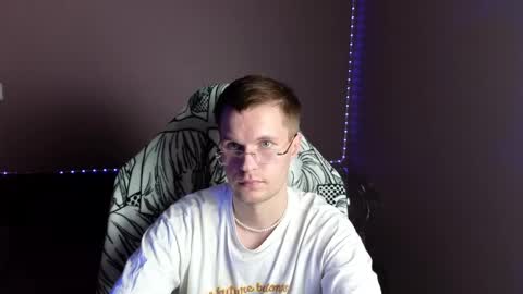 Snapshot of leonnextdoor chatting on 01-02-25, 12:57 Leon online show from 01-02-25, 12:57