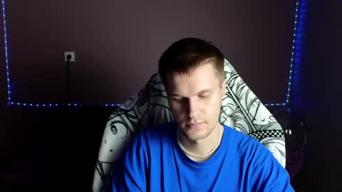 Snapshot of leonnextdoor chatting on 01-03-25, 11:35 Leon online show from 01-03-25, 11:35