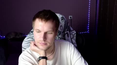 Snapshot of leonnextdoor chatting on 01-22-25, 11:34 Leon online show from 01-22-25, 11:34