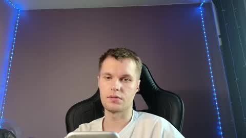 Snapshot of leonnextdoor chatting on 03-06-25, 09:58 Leon online show from 03-06-25, 09:58