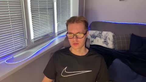 Snapshot of leonnextdoor chatting on 01-09-26, 09:12 Leon online show from 01-09-26, 09:12