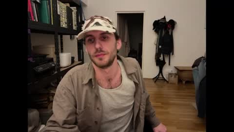 Leon online show from 02-17-25, 08:04