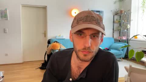 Leon online show from 04-21-26, 02:12