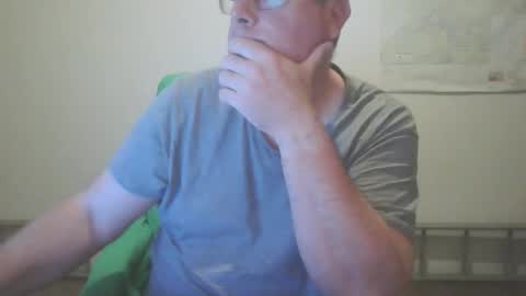 Snapshot of lerase40 chatting on 11-23-25, 03:45 homquisgode online show from 11-23-25, 03:45