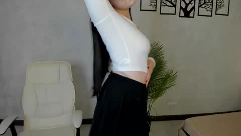 Snapshot of lesley_wins chatting on 09-28-25, 05:46 Lesley online show from 09-28-25, 05:46