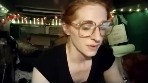 Snapshot of lesleygumgrass chatting on 06-11-26, 01:38 LesleyGumGrass- The Boring Trans girl online show from 06-11-26, 01:38
