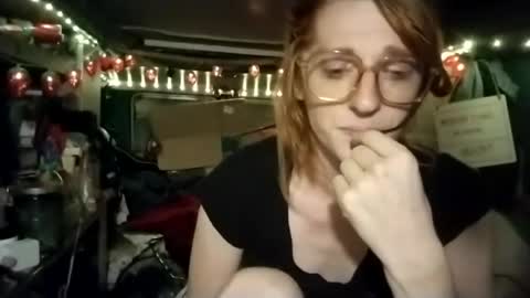 Snapshot of lesleygumgrass chatting on 06-17-26, 04:15 LesleyGumGrass- The Boring Trans girl online show from 06-17-26, 04:15