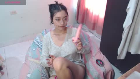 Snapshot of leslie__anderson chatting on 09-23-25, 08:34 Leslie online show from 09-23-25, 08:34