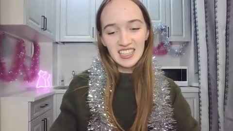 Snapshot of leslie_my_lovee chatting on 12-16-24, 08:05 LESLIE online show from 12-16-24, 08:05