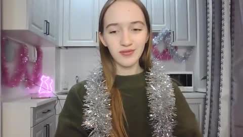 Snapshot of leslie_my_lovee chatting on 12-21-24, 08:10 LESLIE online show from 12-21-24, 08:10