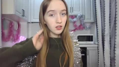 Snapshot of leslie_my_lovee chatting on 12-22-24, 07:52 LESLIE online show from 12-22-24, 07:52