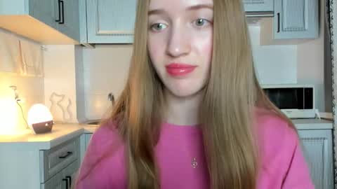 Snapshot of leslie_my_lovee chatting on 10-13-25, 07:03 LESLIE online show from 10-13-25, 07:03