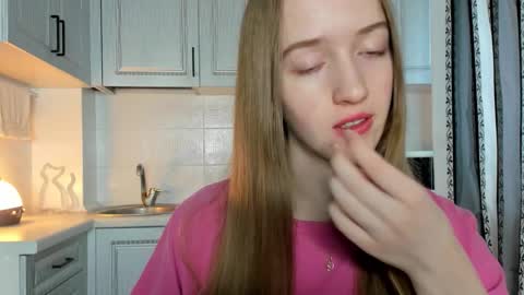 Snapshot of leslie_my_lovee chatting on 11-07-25, 10:15 LESLIE online show from 11-07-25, 10:15