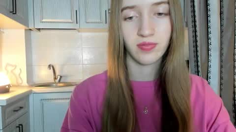 Snapshot of leslie_my_lovee chatting on 11-18-25, 08:24 LESLIE online show from 11-18-25, 08:24