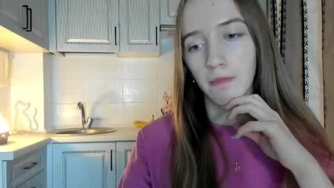 Snapshot of leslie_my_lovee chatting on 11-19-25, 08:09 LESLIE online show from 11-19-25, 08:09