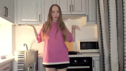 Snapshot of leslie_my_lovee chatting on 12-13-25, 07:53 LESLIE online show from 12-13-25, 07:53