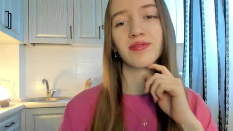 Snapshot of leslie_my_lovee chatting on 12-14-25, 08:20 LESLIE online show from 12-14-25, 08:20