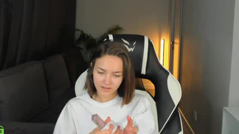 Leslie online show from 05-31-26, 01:03